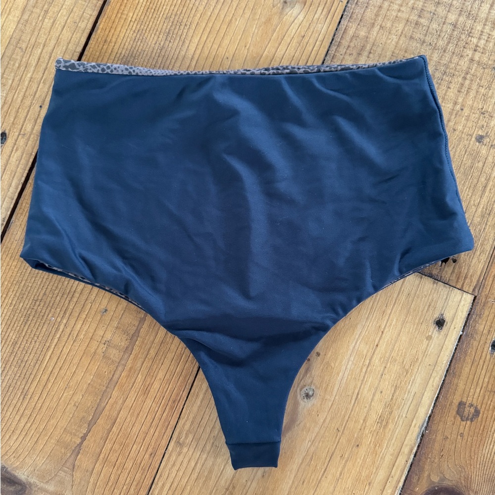 Acacia swimwear High waisted bottoms in Black size Small
